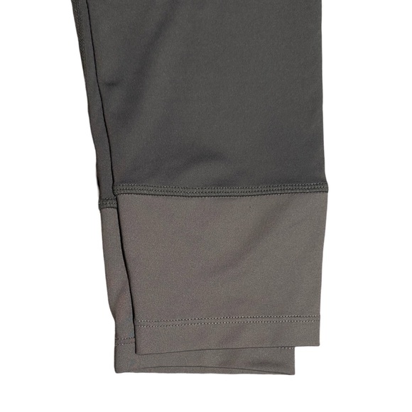 Nike Cropped Capri Grey Leggings Size Small - Picture 4 of 5